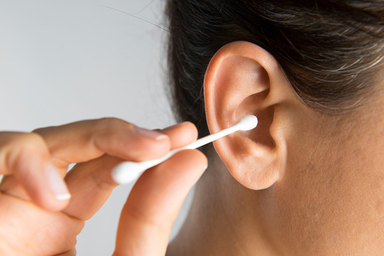 Tìm hiểu về tình trạng ráy tai có mùi hôi và cách điều trị