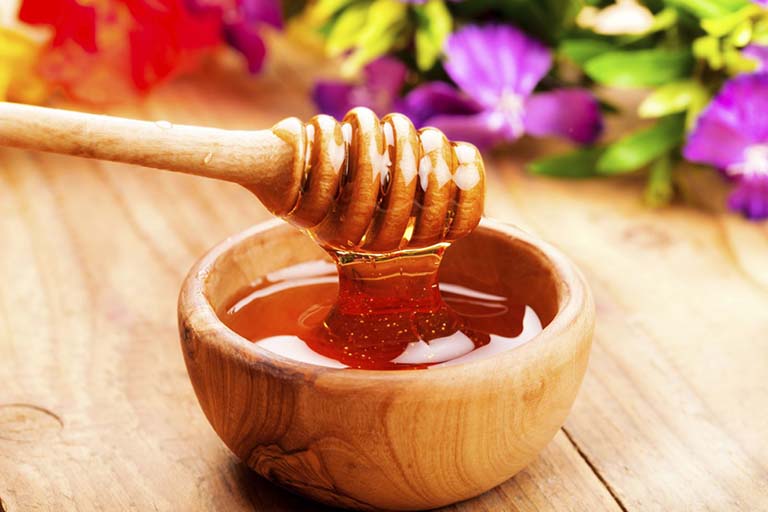 Kết hợp baking soda và mật ong để làm tăng thêm tác dụng chữa trị